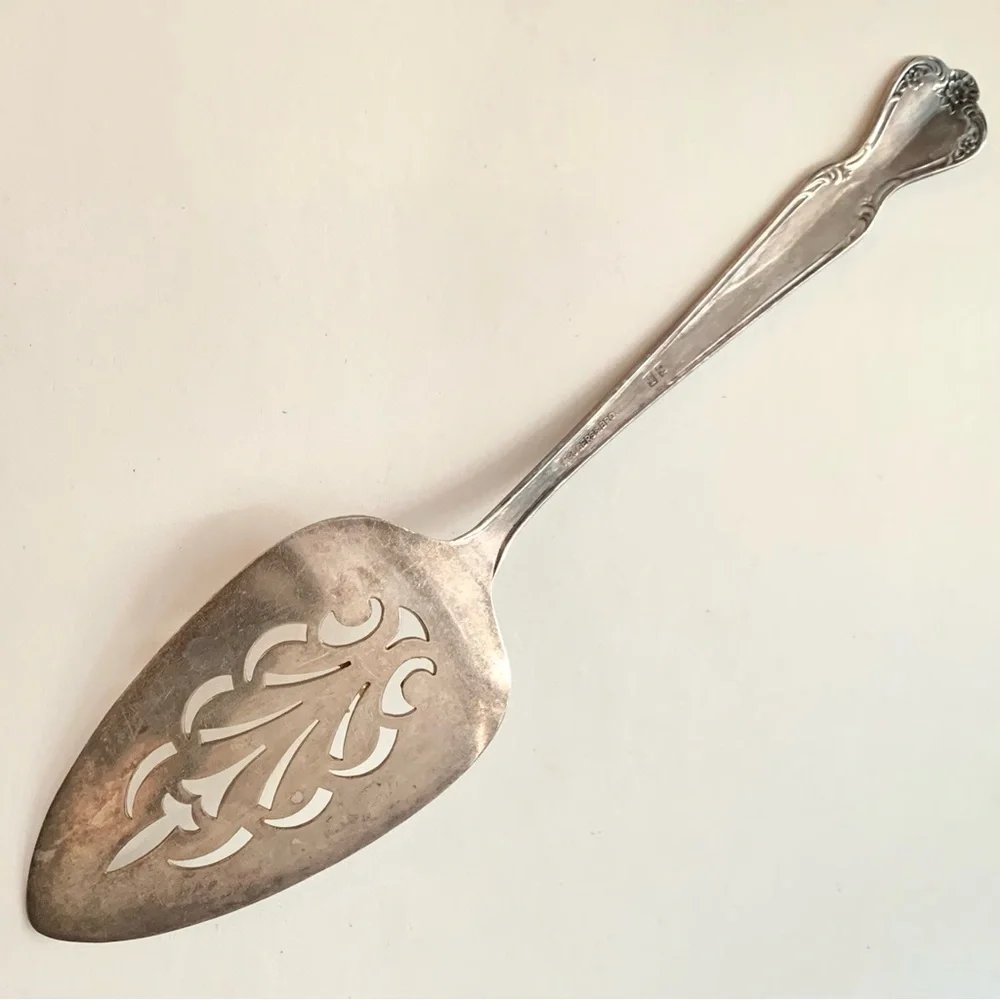 Rogers Bros Daybreak Elegant Lady Silverplate Cake Server International Silver